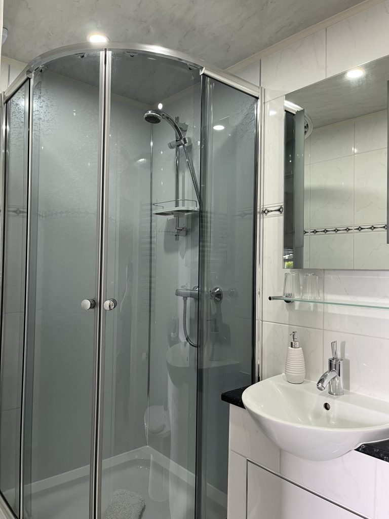Front Bedroom en-suite
